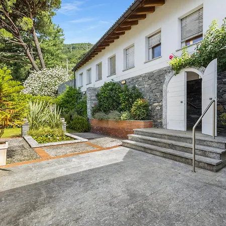 Villa Villa, Relax, Parking E Wifi Gera Lario